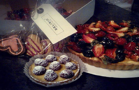 Tartas de fruta y galletas de corazón